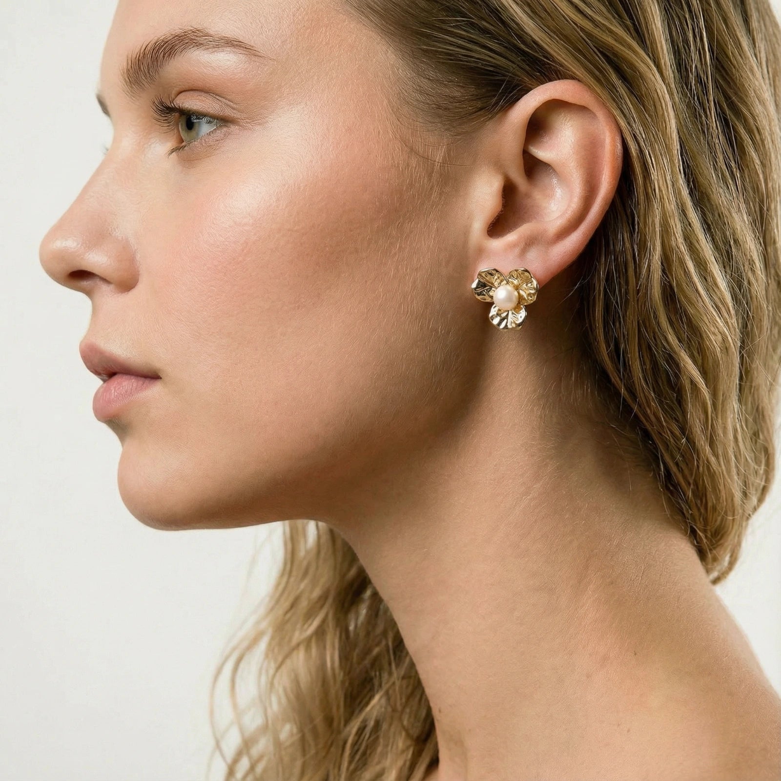 Bloom Perlen-Ohrstecker by LOLITA FOREVER